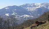 26 Baita Presanella e sullo sfondo i Canti col paese di Peghera